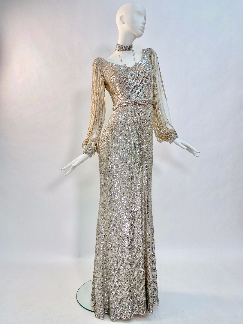 Серебряное платье в стиле Диско