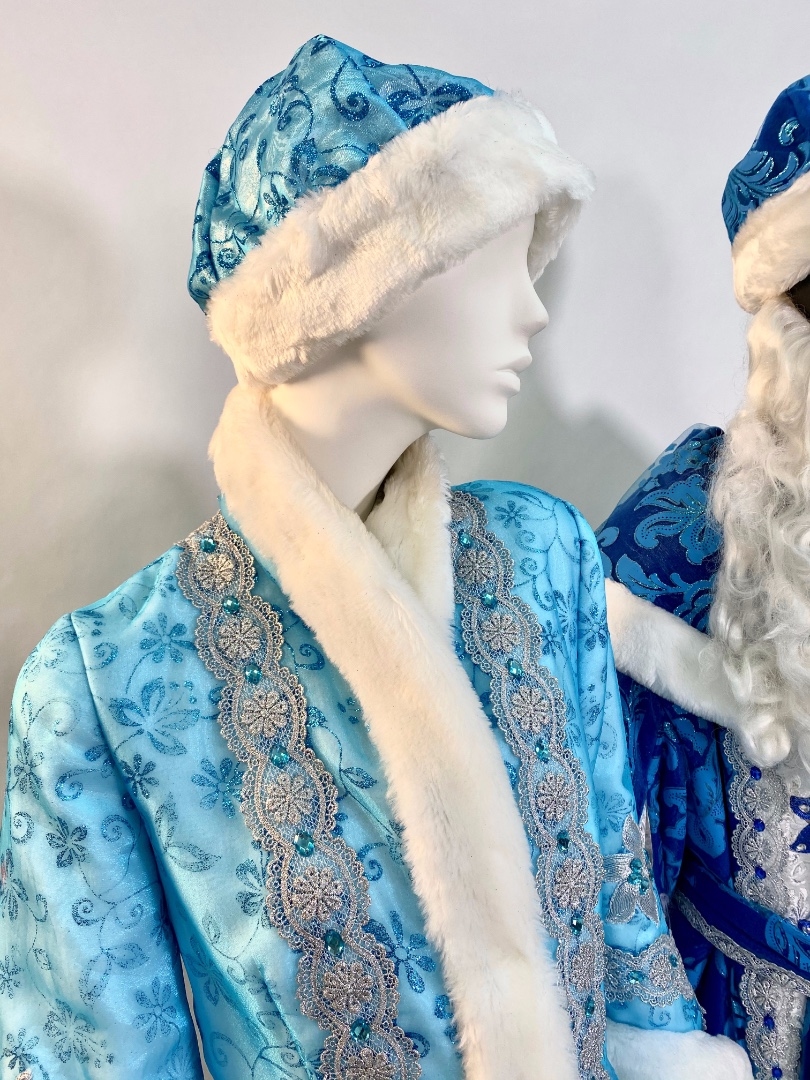 Сине-голубой Дед Мороз и голубая Снегурочка