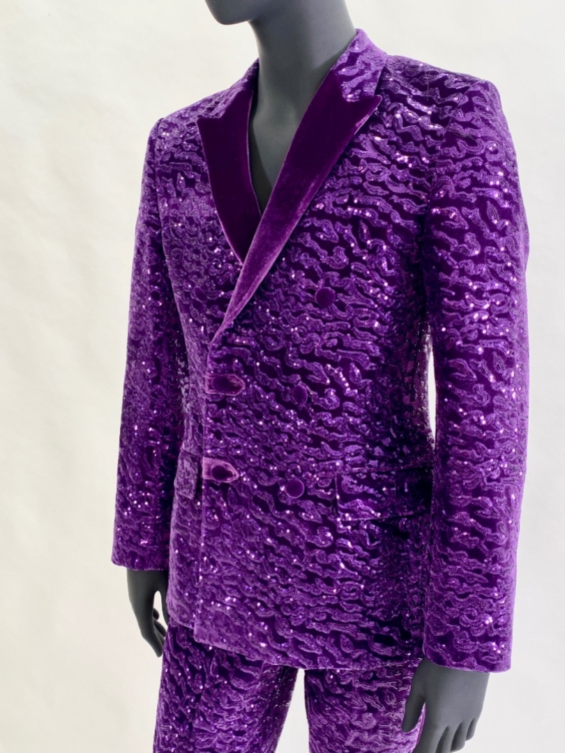 Мужской двубортный фиолетовый костюм