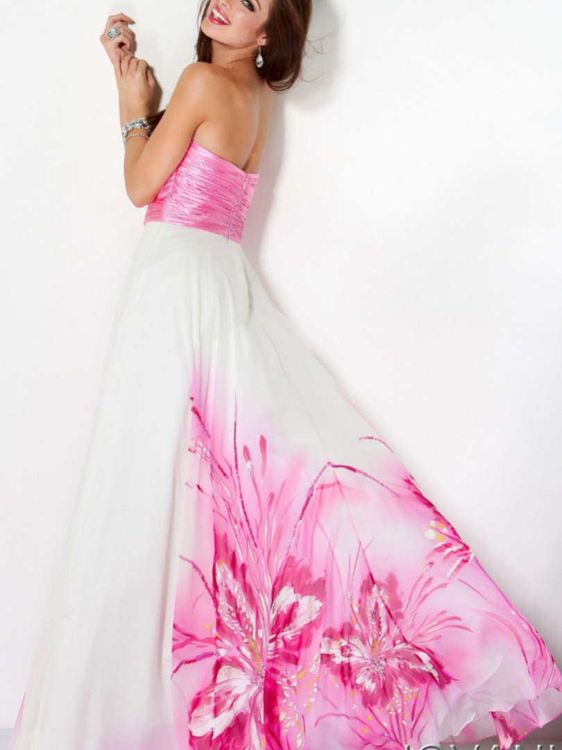 Платье бальное белое с розовыми цветами