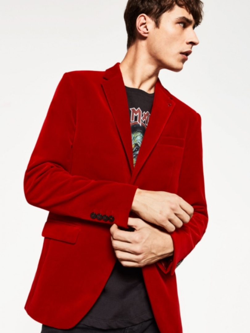 В красном пиджаке