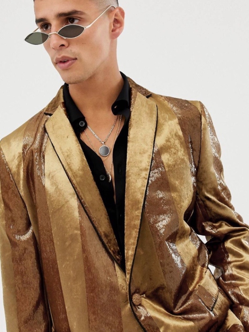 Мужской костюм из золотистого бархата