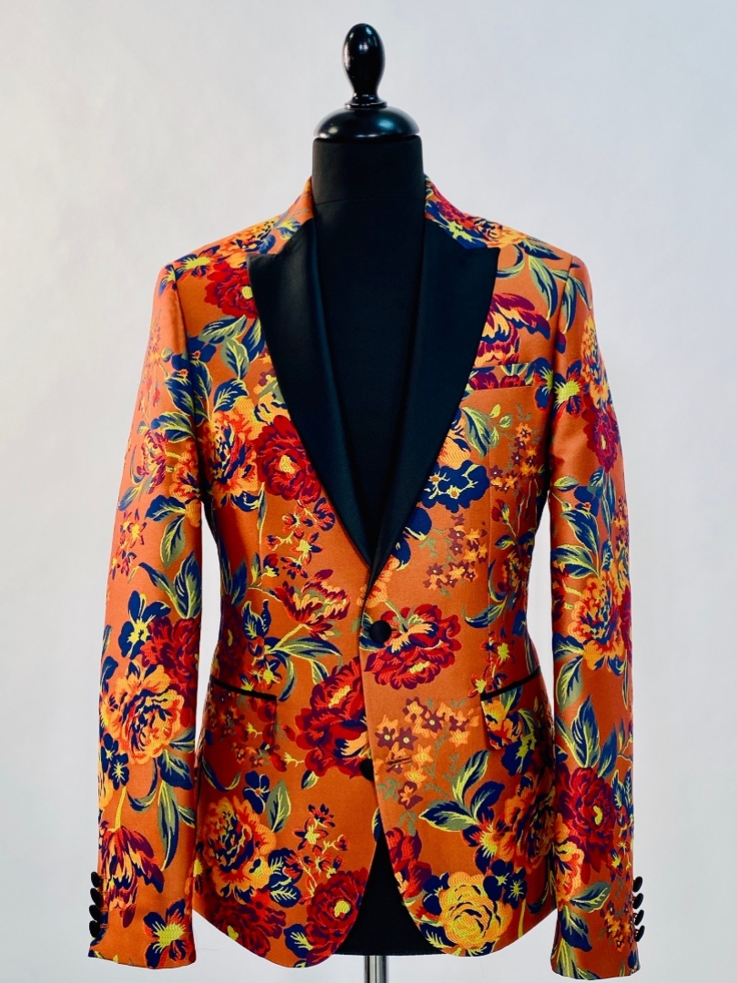 Мужской пиджак из оранжевой парчи