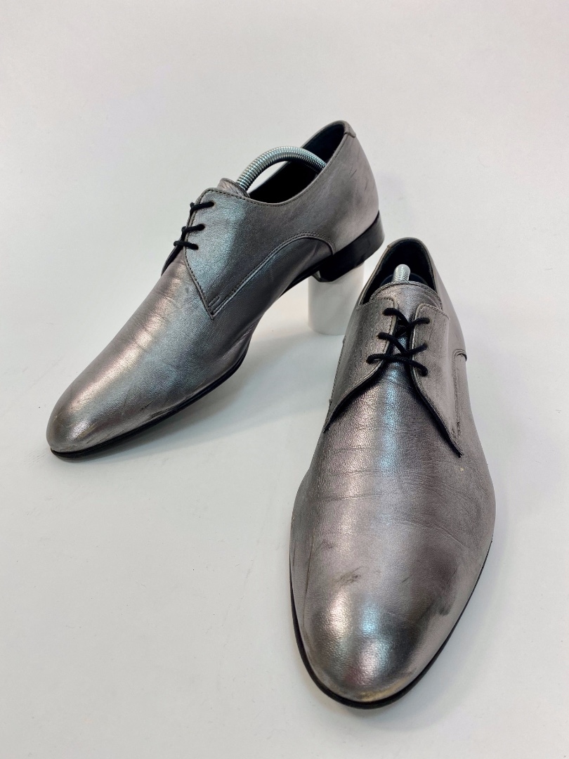 Серебряные мужские туфли