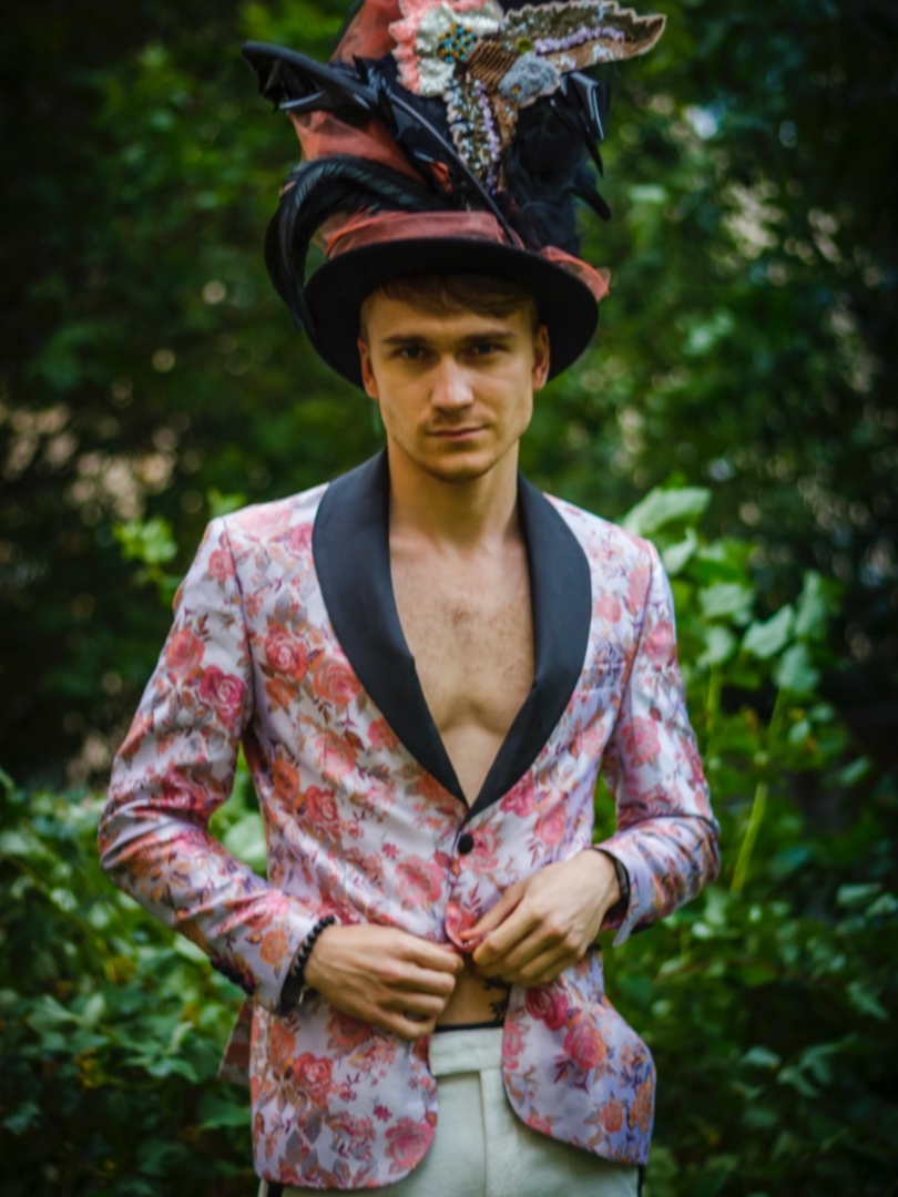 Карнавальный мужской костюм со шляпой