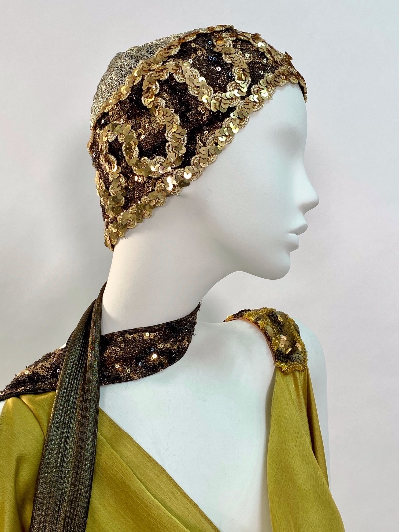 Золотая шапочка в винтажном стиле двадцатых