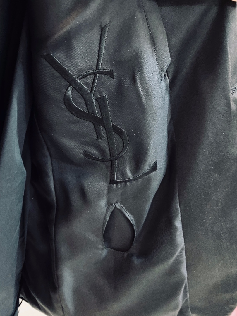 Черный бархатный смокинг Yves Saint Laurent