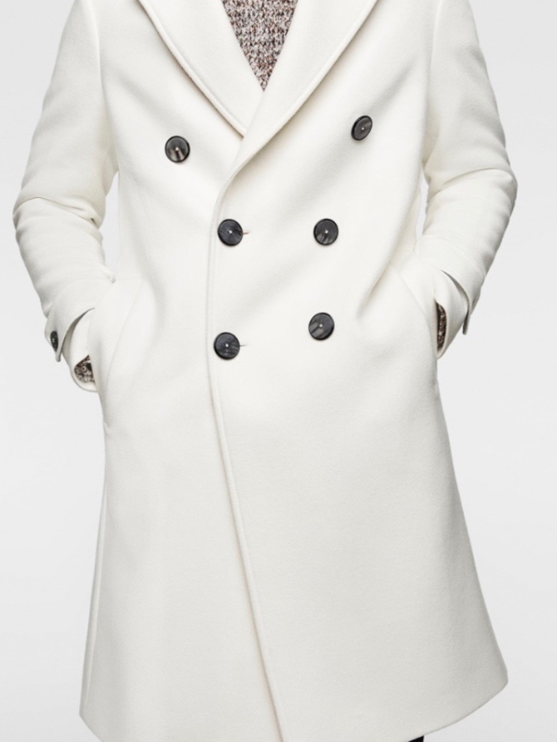 Белое мужское пальто