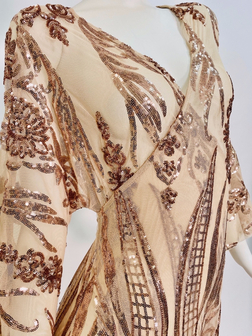 Золотое платье-халат с пайетками