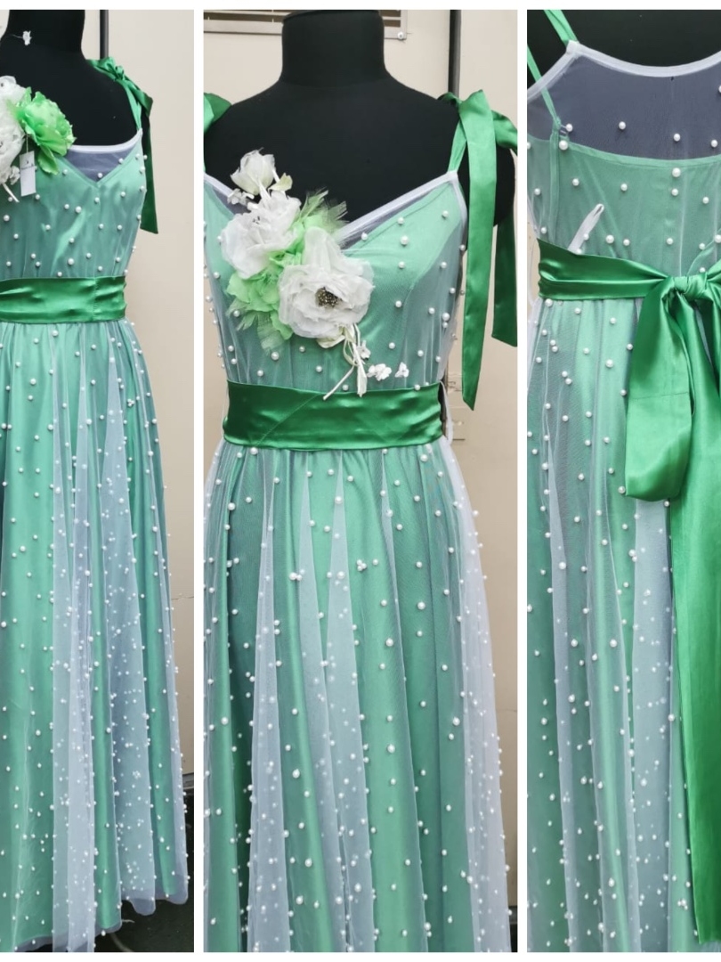 Вечернее зеленое платье в стиле 50-х годов