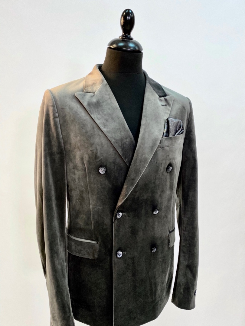 Двубортный серый бархатный мужской пиджак