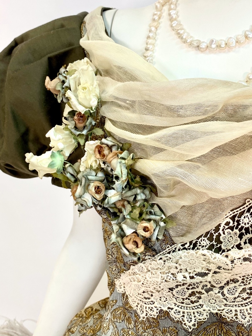 Золотисто-оливковое бальное платье 1900-х гг