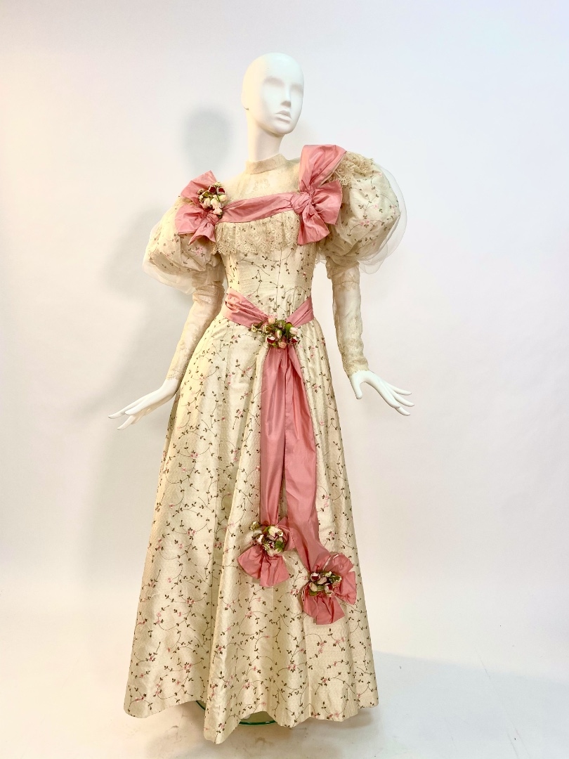 Платье бальное кремовое эпохи модерн 