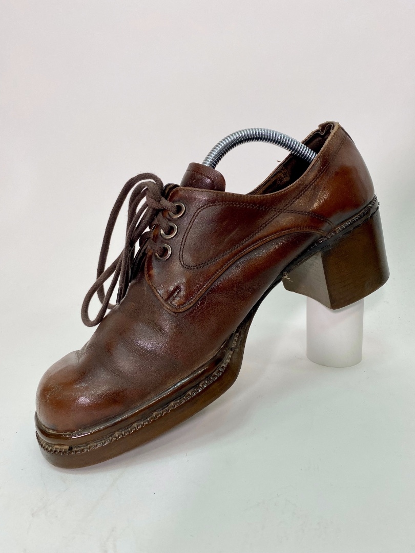 Мужские туфли на каблуке 1970-х годов