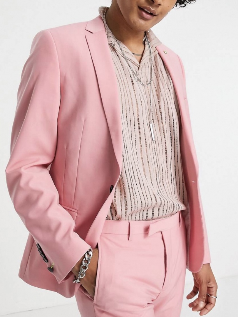 Светло-розовый мужской костюм