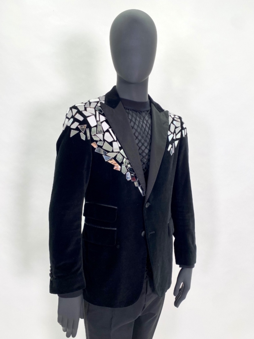 Черный бархатный пиджак с зеркалами