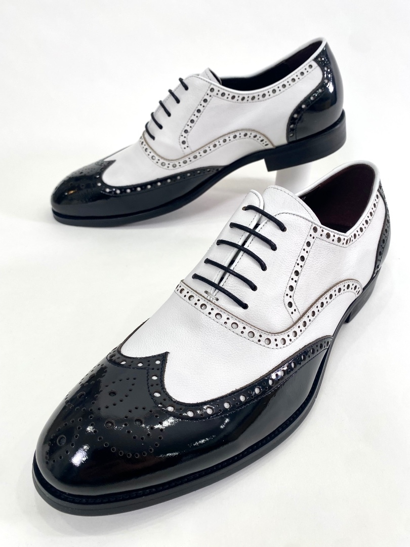 Черно-белые мужские туфли в стиле 1920 годов