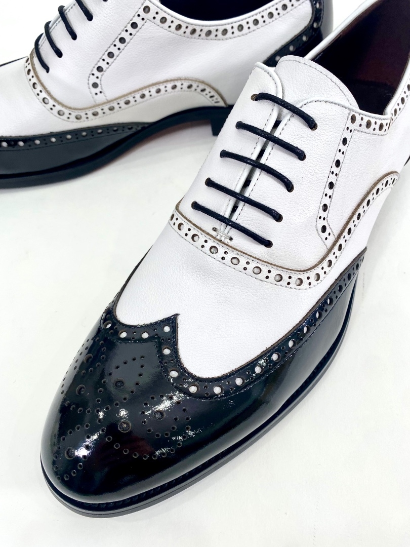 Черно-белые мужские туфли в стиле 1920 годов