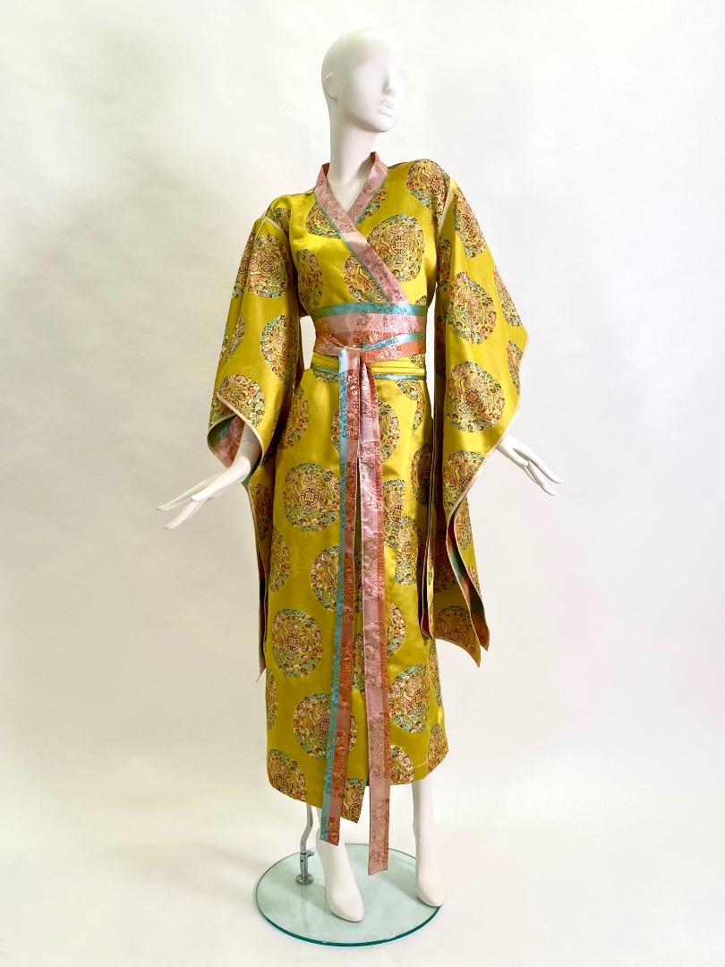 shelkovoe-zhenskoe-kimono-v-kitajskom-stile_6816